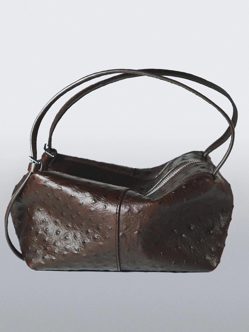 Сумка мини-бэг бежевая из текстурированной кожи