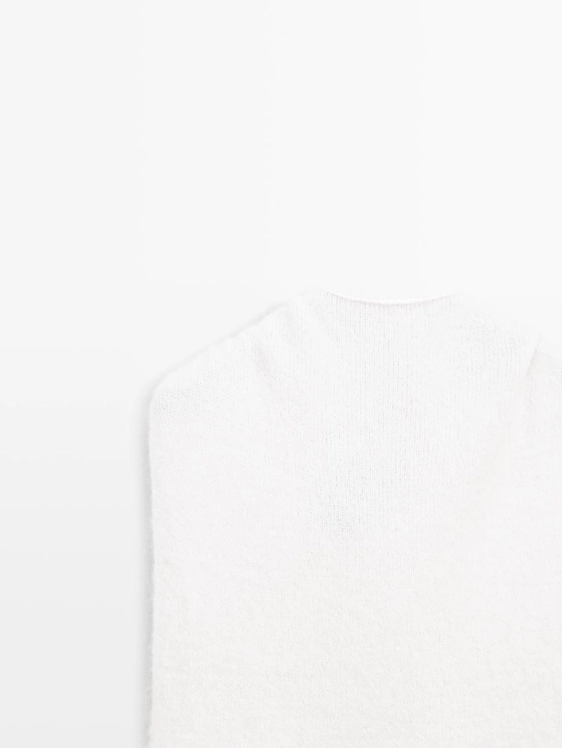 Белая худи из альпаки с передником