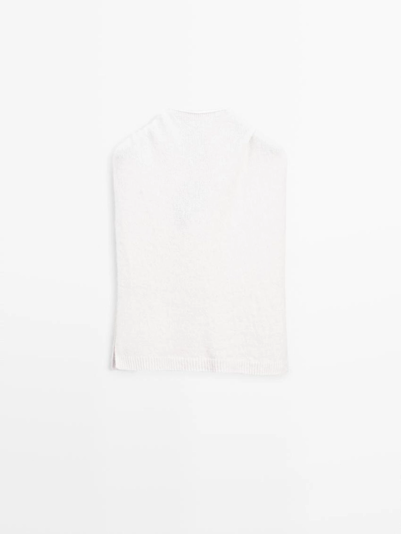 Белая худи из альпаки с передником