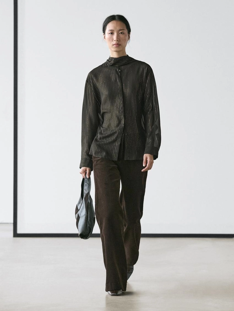 Рубашка свободного кроя с воротником-шарфом