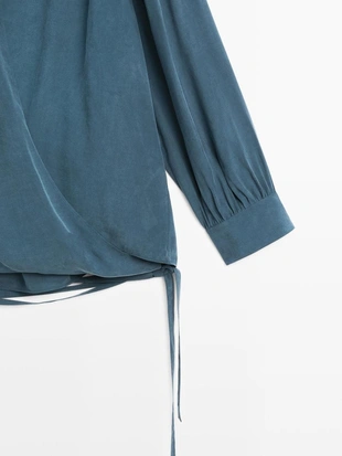 Блузка с запахом и стойкой- Заказать в России