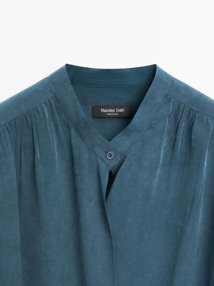 Блузка с запахом и стойкой- Заказать в России