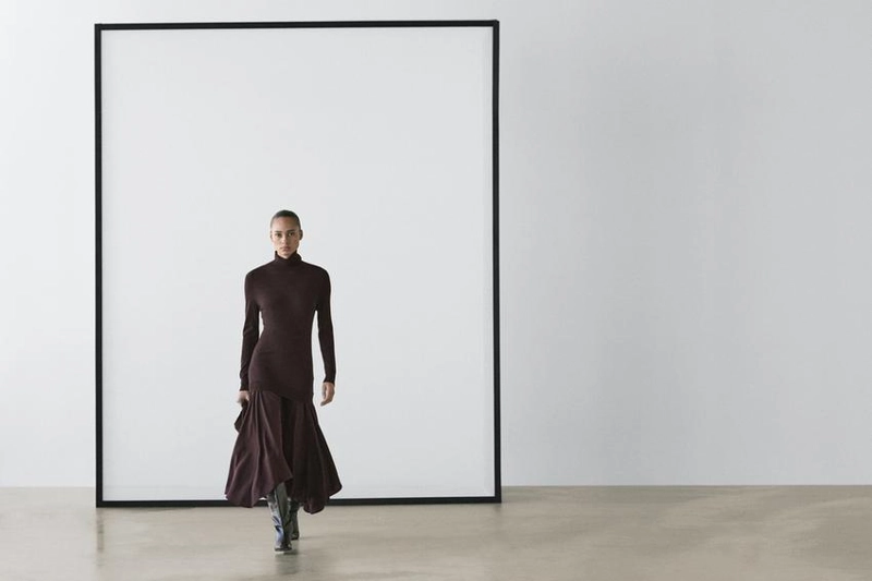 Платье из вязаного полотна с элементами шерсти