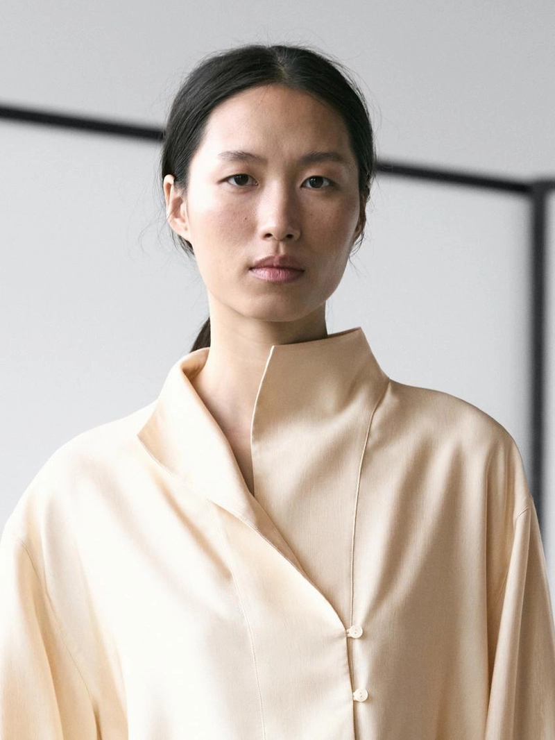 Блузка с биб-деталями