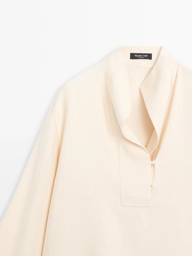 Блузка с биб-деталями