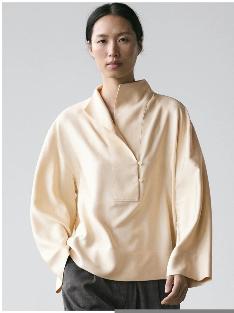 Блузка с биб-деталями