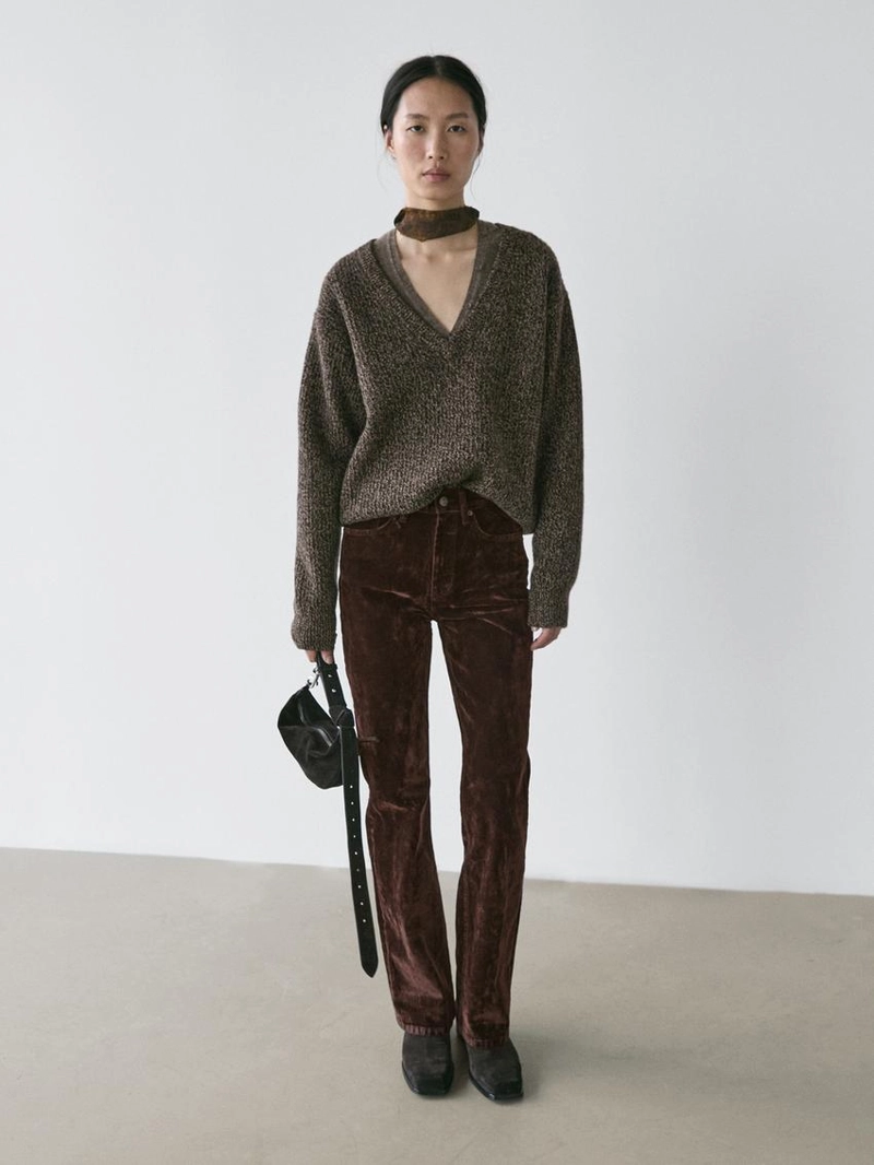 Джинсы буткат с высокой посадкой и отделкой флок