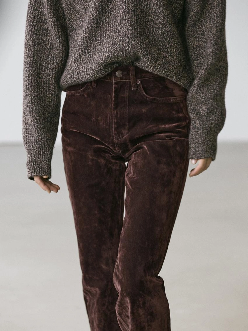 Джинсы буткат с высокой посадкой и отделкой флок