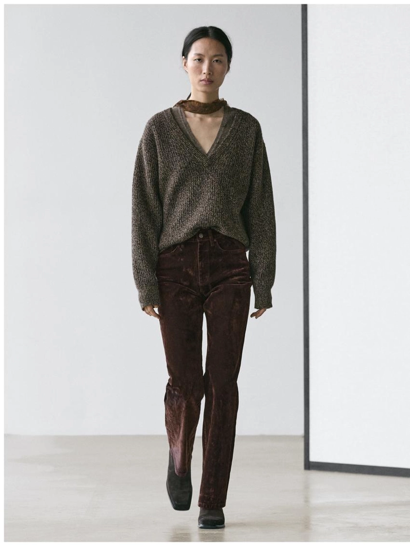 Джинсы буткат с высокой посадкой и отделкой флок