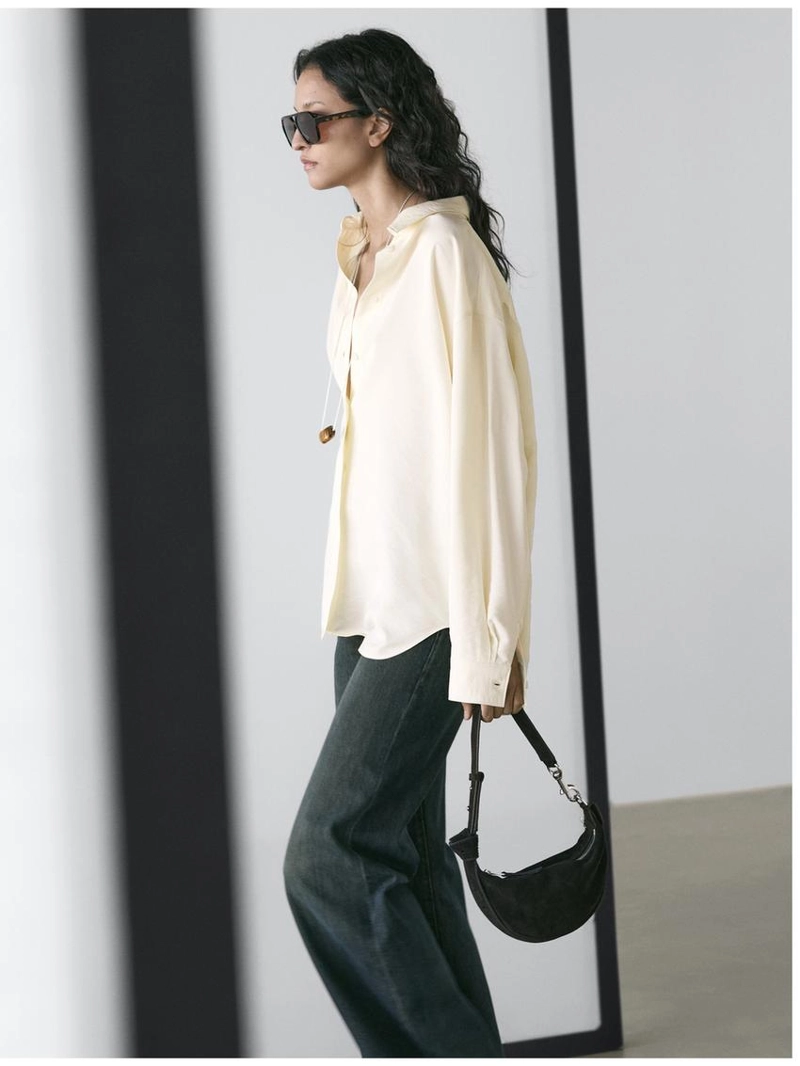 Джинсы с расклешенными штанинами средней посадки