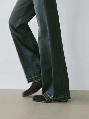 Джинсы с расклешенными штанинами средней посадки- Заказать в России