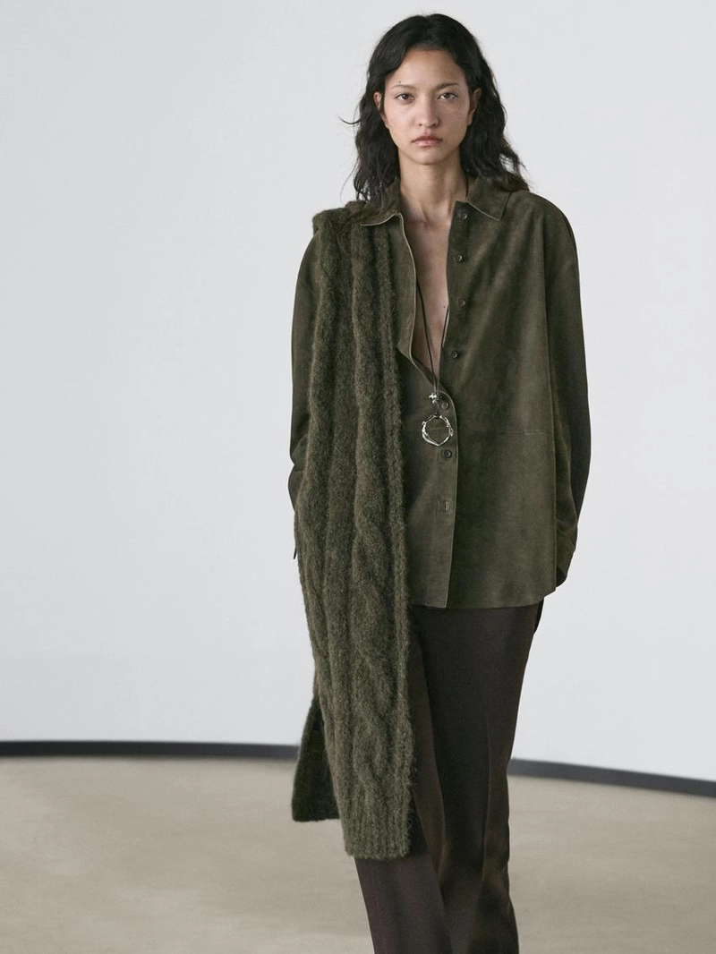 Рубашка из замши с швами