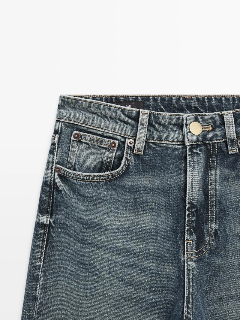 Джинсы прямого фасона с расклешенным низом и средней посадкой