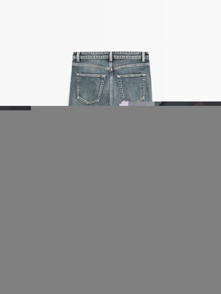 Джинсы прямого фасона с расклешенным низом и средней посадкой- Заказать в России