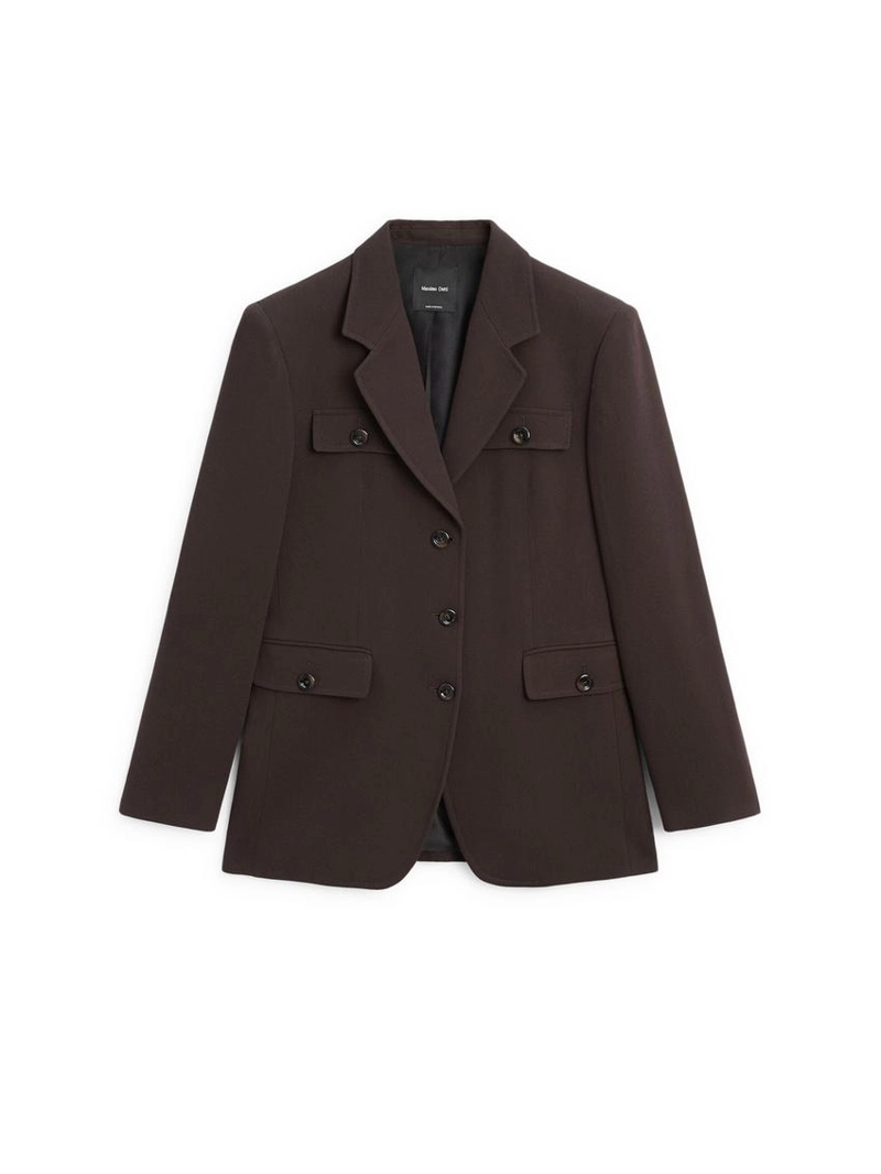 Пиджак с карманами и лацканом