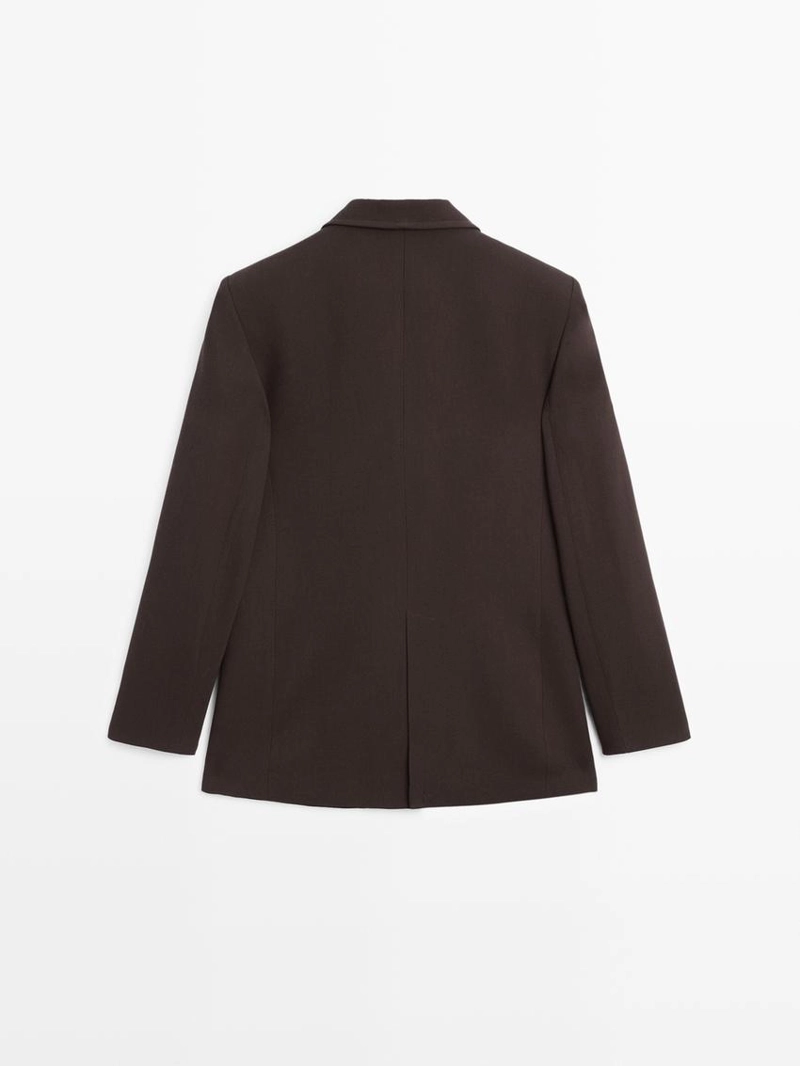 Пиджак с карманами и лацканом