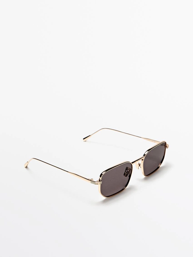 Солнечные очки с квадратными металлическими оправами