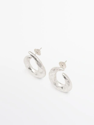 Серьги обтекаемой формы с текстурой- Заказать в России