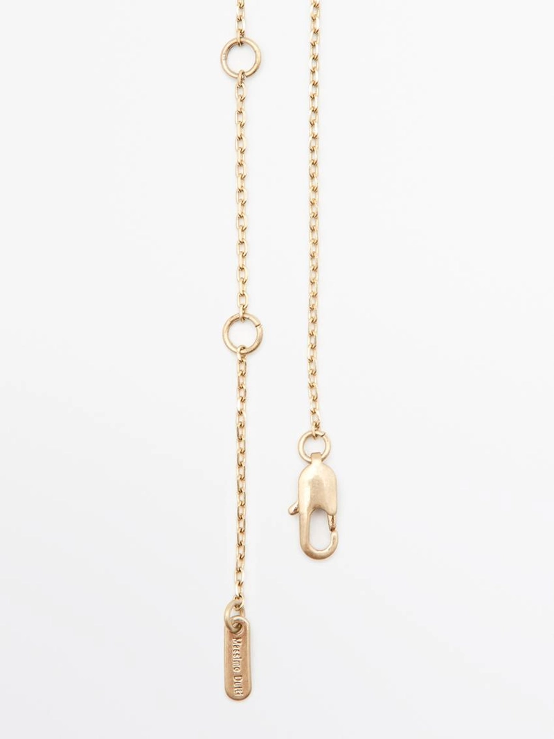 Ожерелье с металлическим подвеской