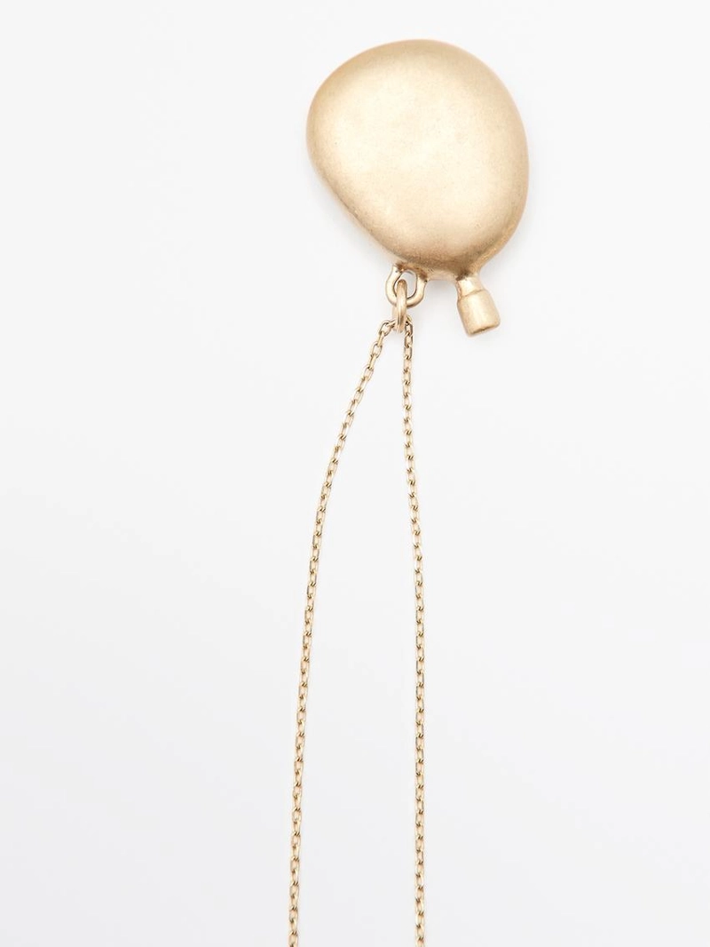 Ожерелье с металлическим подвеской