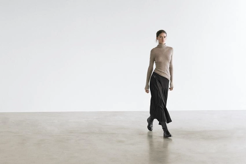 Плиссированная юбка миди с аппликацией