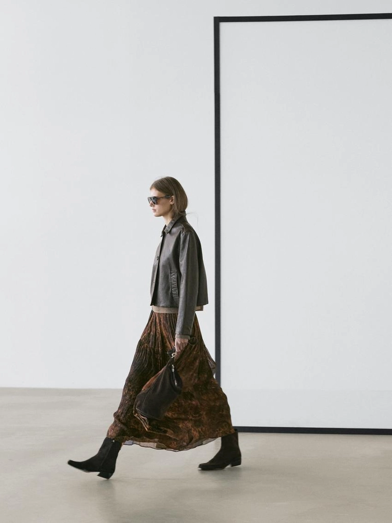 Плавная асимметричная миди-юбка