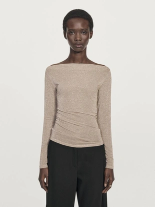 Футболка с лодочкой и металлическим блеском- Заказать в России