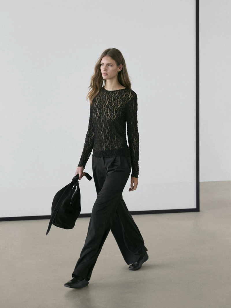 Вязаный топ с длинными рукавами и кружевом