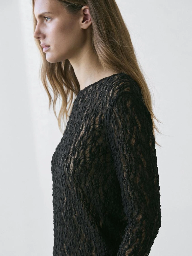 Вязаный топ с длинными рукавами и кружевом