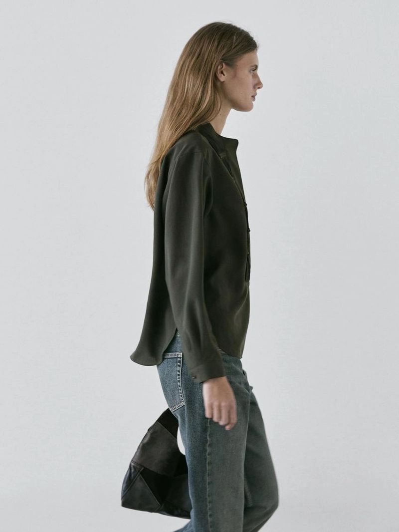 Рубашка с застежкой на пуговицы и стойкой воротником