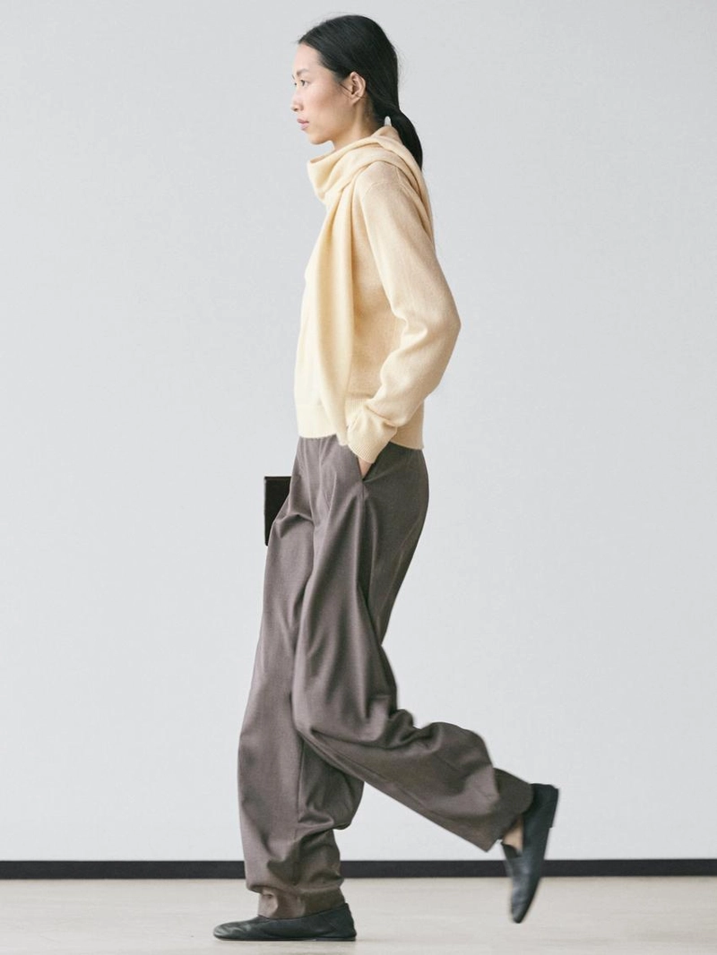 Трикотажный свитер с деталями шарфа