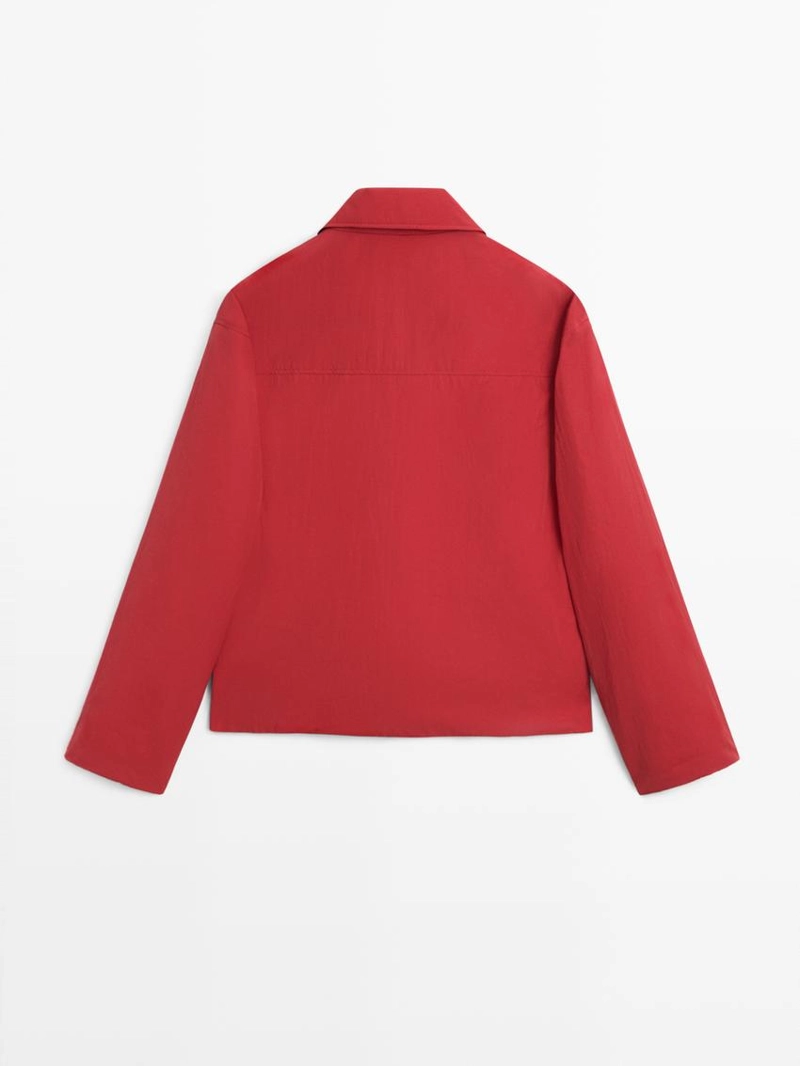 Короткий пуховик с карманом