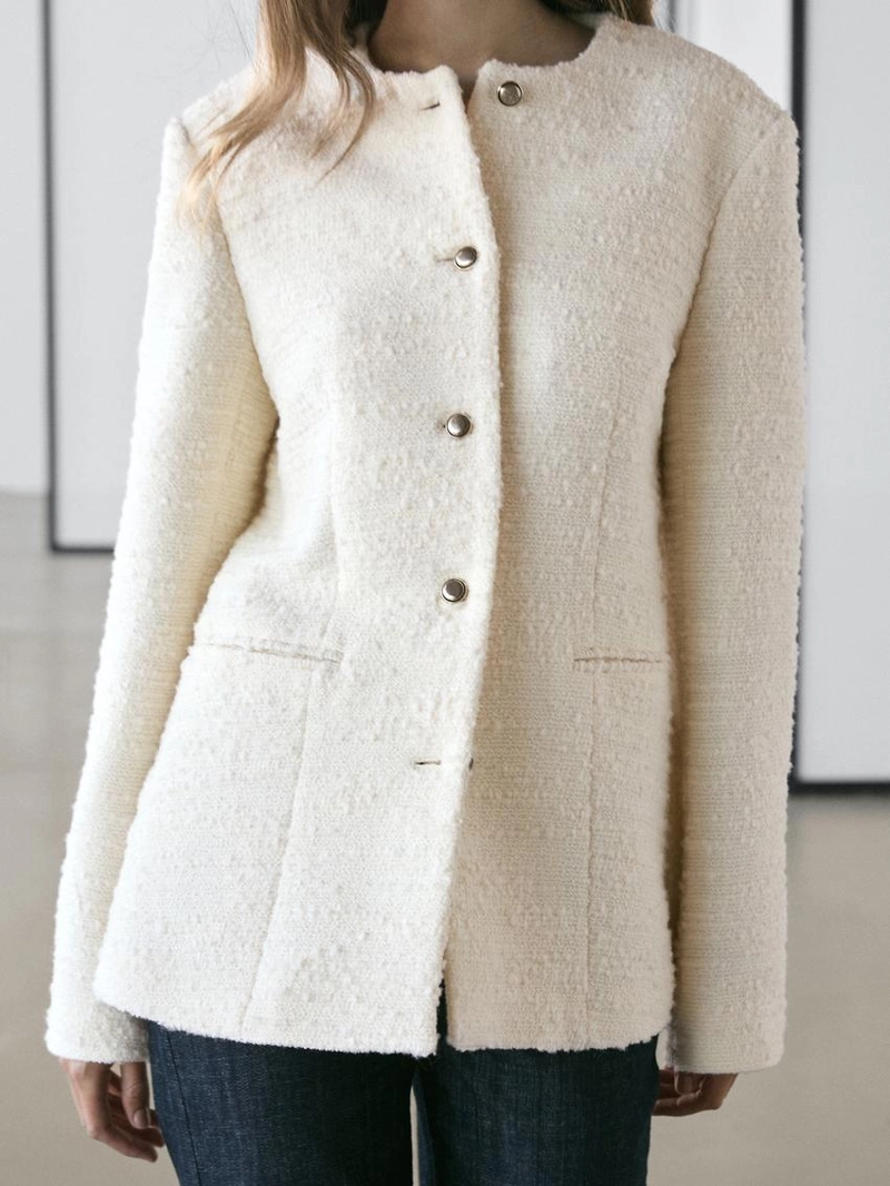 Пиджак с украшенными пуговицами и текстурой из шерсти