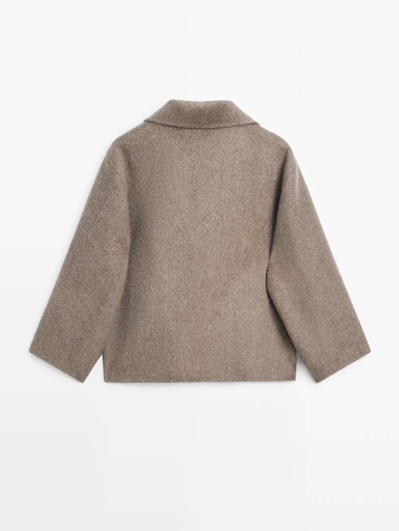 Пальто из шерсти средней длины с высоким воротником