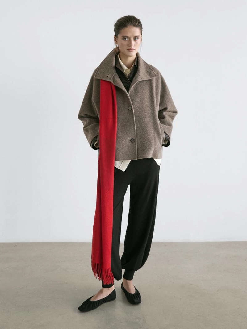 Пальто из шерсти средней длины с высоким воротником