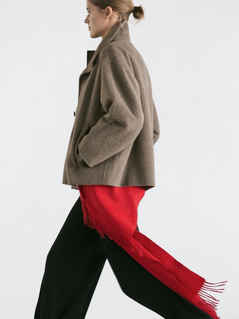 Пальто из шерсти средней длины с высоким воротником