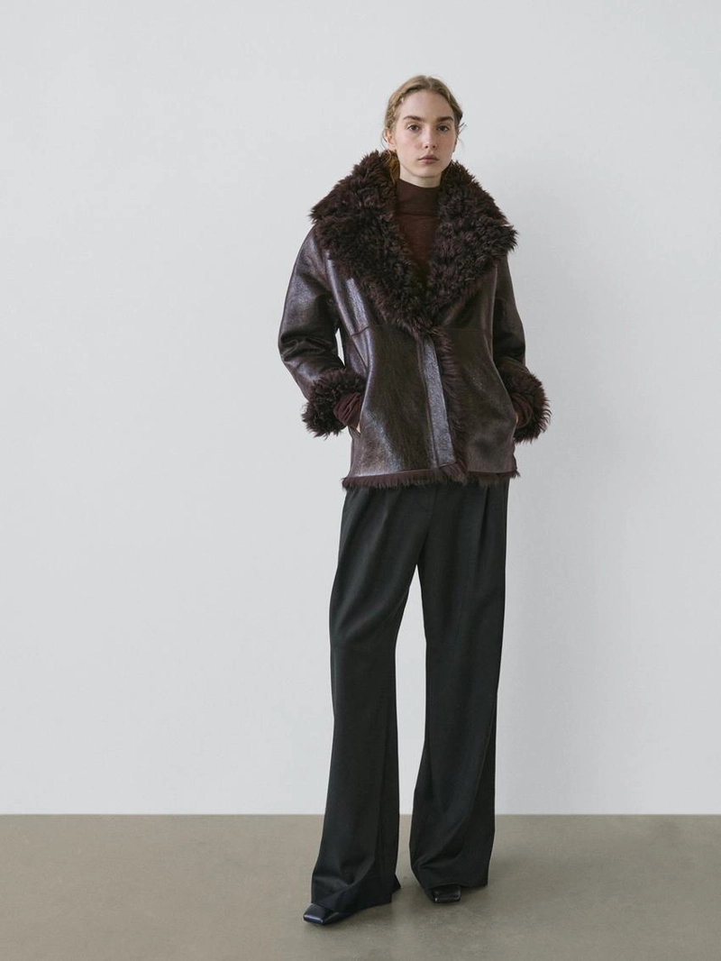 Кожаное пальто с меховым воротником - studio