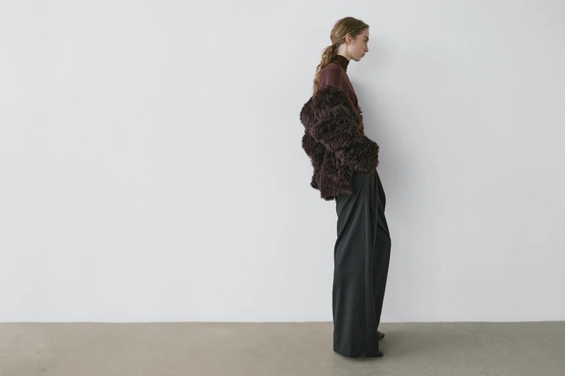 Кожаное пальто с меховым воротником - studio