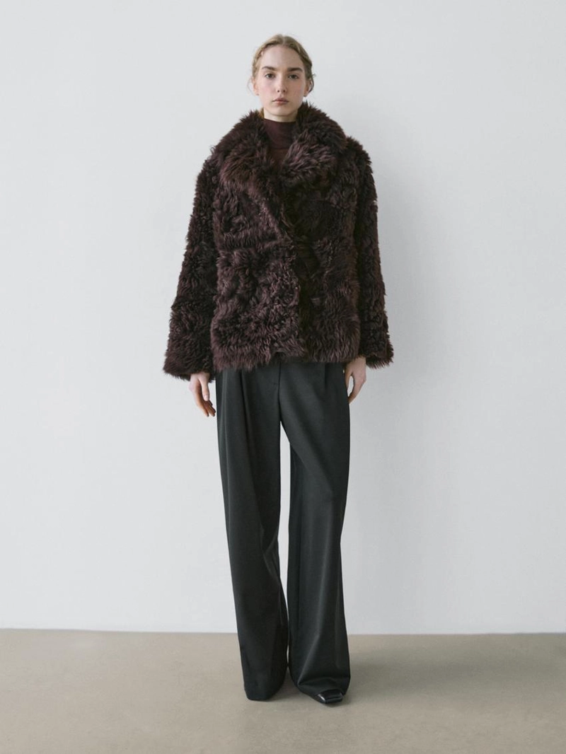 Кожаное пальто с меховым воротником - studio