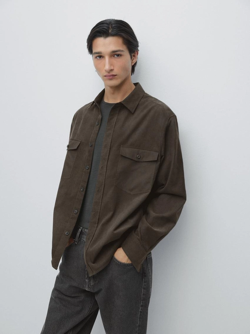 Рубашка из микро-вельвета свободного кроя с контрастными карманами