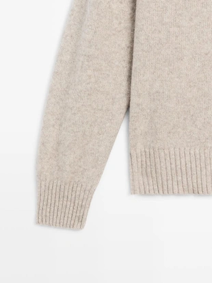 Кардиган из шерстяной смеси с V-образным вырезом- Заказать в России