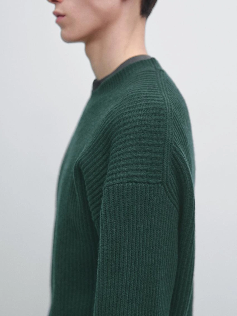 Свитер из 100% шерсти в рубчик