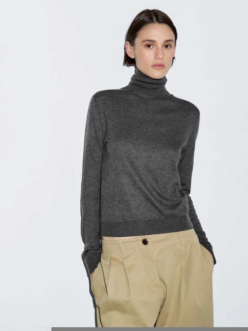 Свитер с высоким воротником из шерстяной смеси