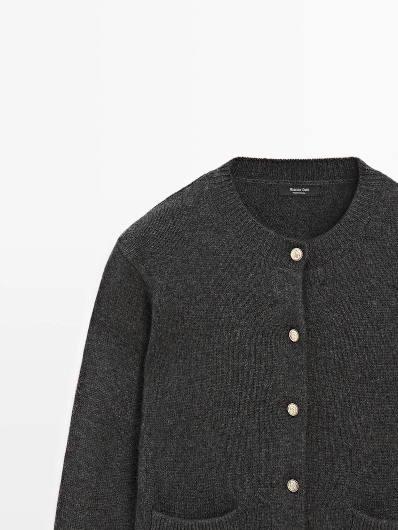 Плетеный кардиган с золотыми пуговицами