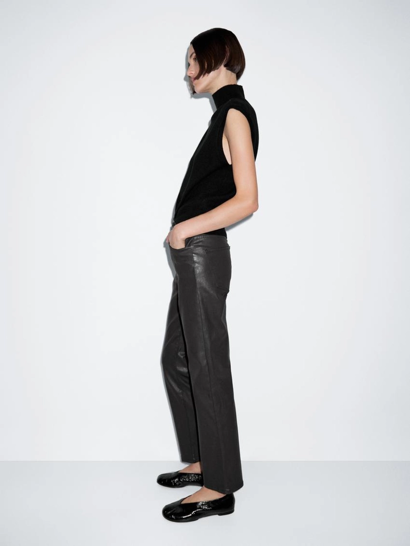 Брюки с высокой посадкой и прямыми штанинами с восковым покрытием