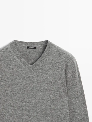 Свитер с V-образным вырезом из шерстяной смеси- Заказать в России
