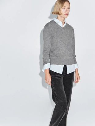Свитер с V-образным вырезом из шерстяной смеси- Заказать в России