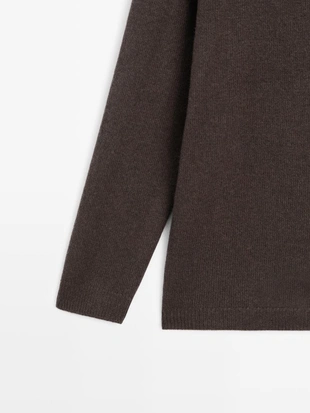 Свитер с V-образным вырезом и объемными рукавами из вязаного кашемирового микса- Заказать в России