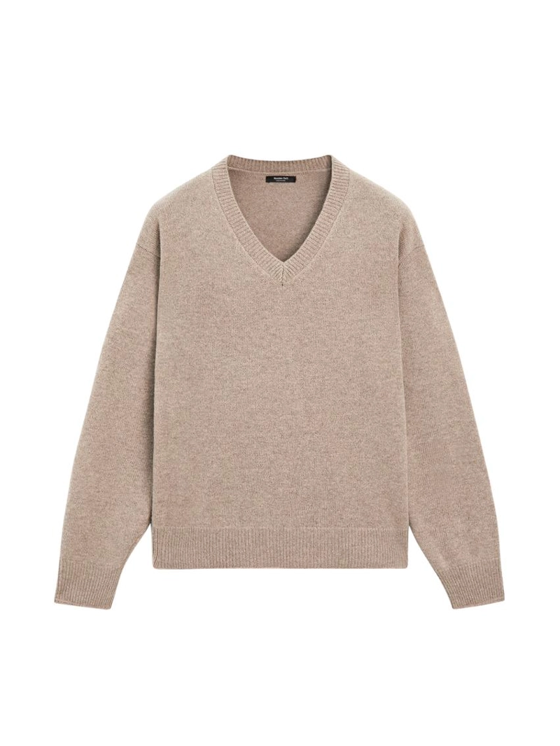 Свитер с v-образным вырезом и локтевыми заплатками