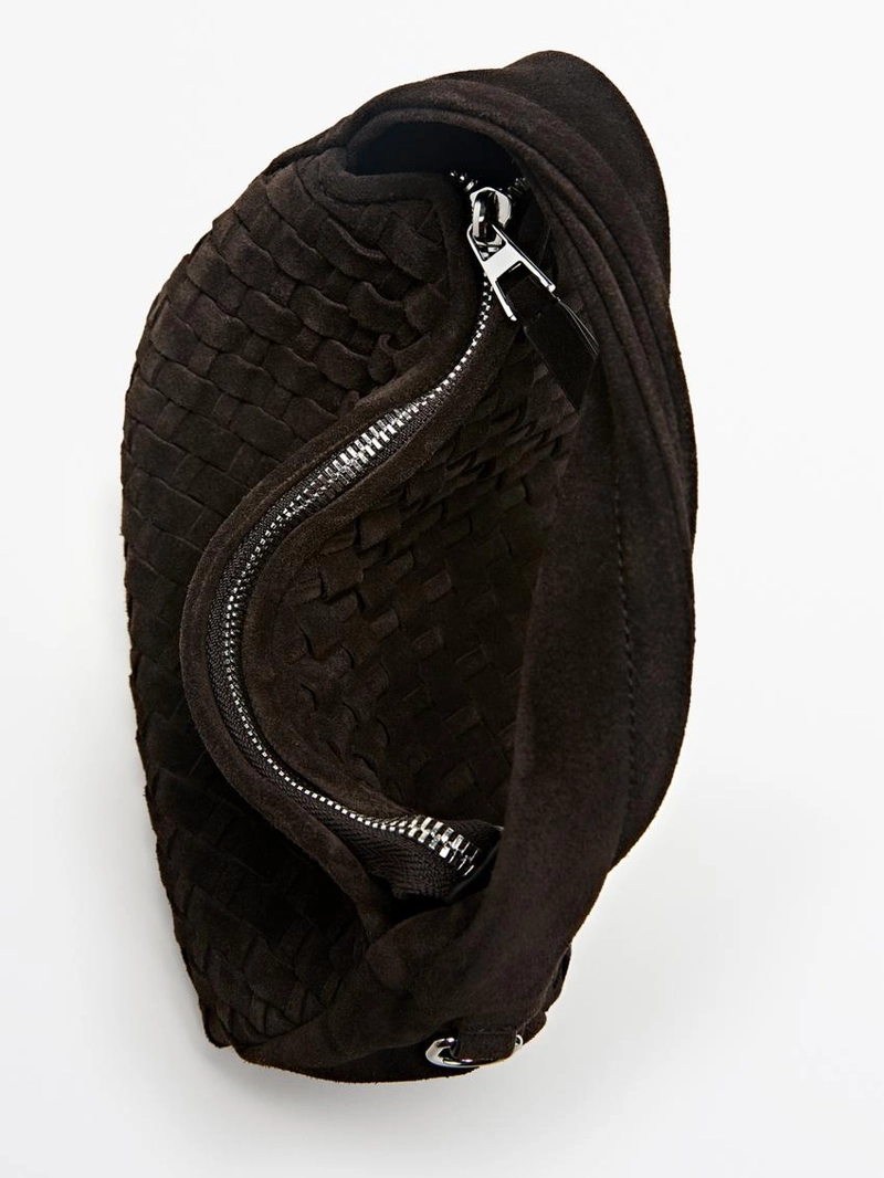 Маленькая плетеная сумка из разделанной кожи